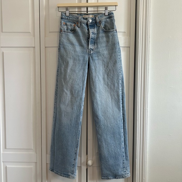 Levi’s Ribcage Straight 25x29 High Rise - Picture 2 of 10